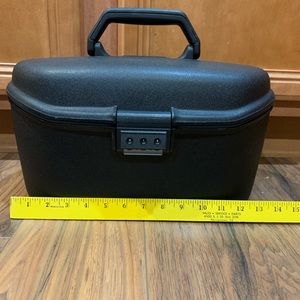 Samsonite train case